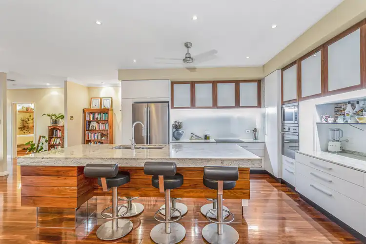 10 Coral Ridge Drive, Eimeo QLD 4740