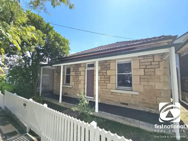 1/16 Renwick Street