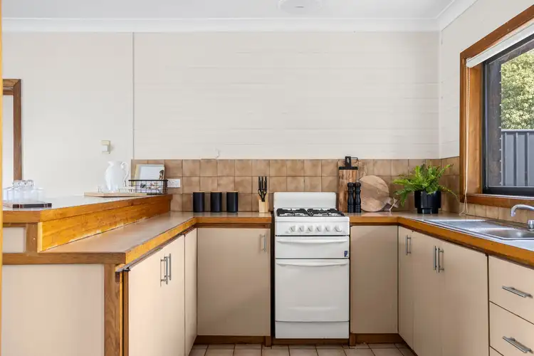 Fifth view of Homely unit listing, 2/54 Beauchamp Street, Kyneton VIC 3444