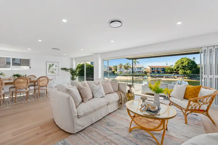 2/16 Vatakoula Parade, Mermaid Waters QLD 4218