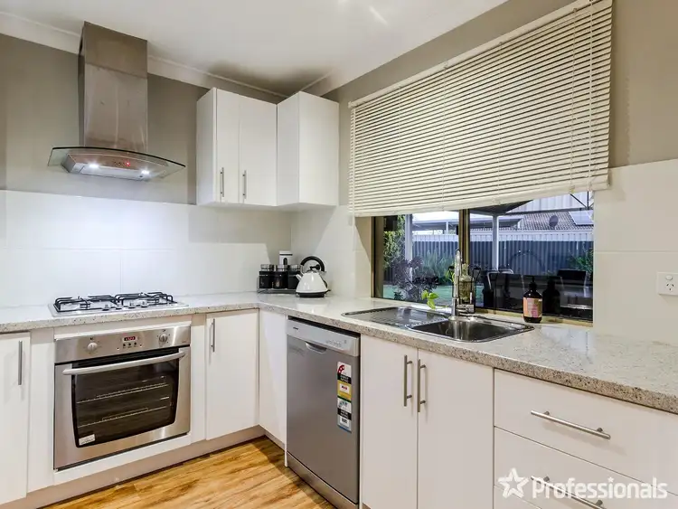 Sixth view of Homely house listing, 10 Kensington Court, Cooloongup WA 6168