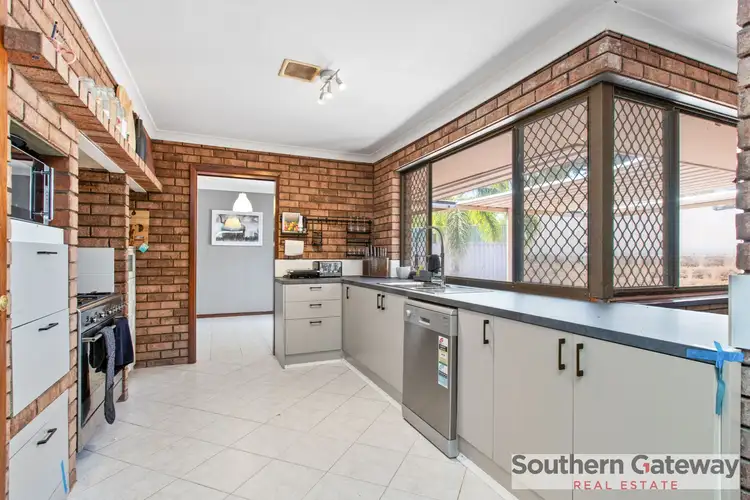 9 Rainie Place, Parmelia WA 6167