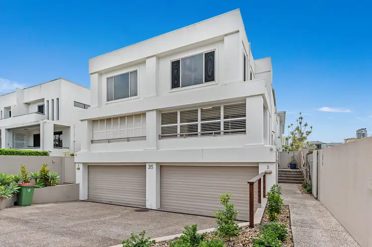 2/35 Anembo Street, Chevron Island QLD 4217