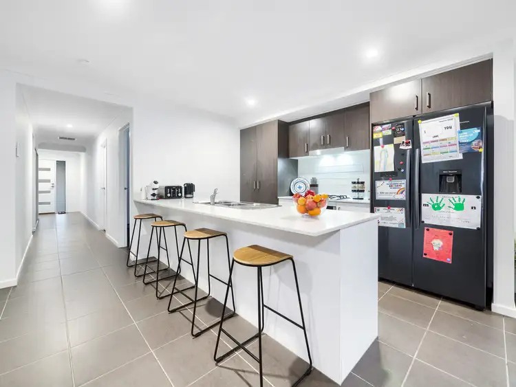25 Paso Grove, Clyde North VIC 3978