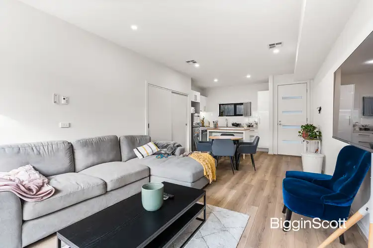 2/10 Whitworth Avenue, Springvale VIC 3171