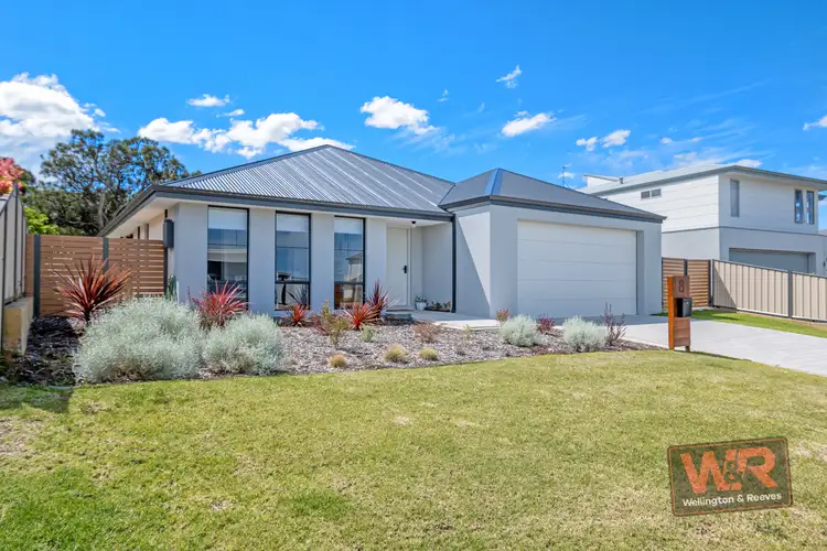 Second view of Homely house listing, 8 Elaray Way, Lange WA 6330