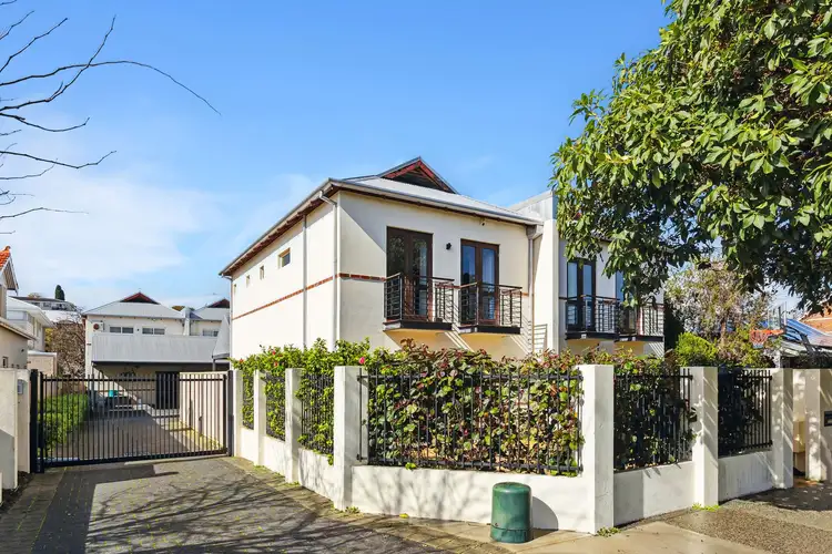 32 Mackie Street