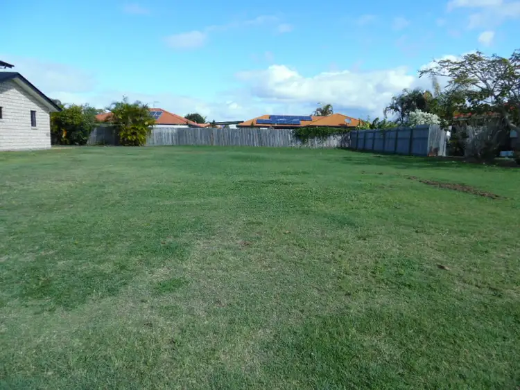 8 Wyuna Court, Urangan QLD 4655