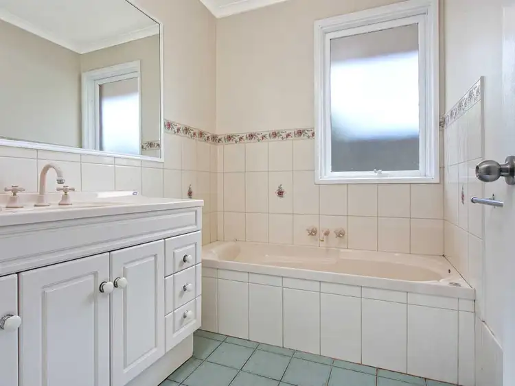 Sixth view of Homely house listing, 2 Oleander Crescent, Lake Albert NSW 2650