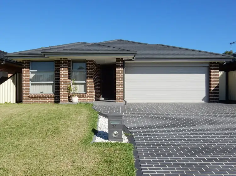 21 Firetail Grove
