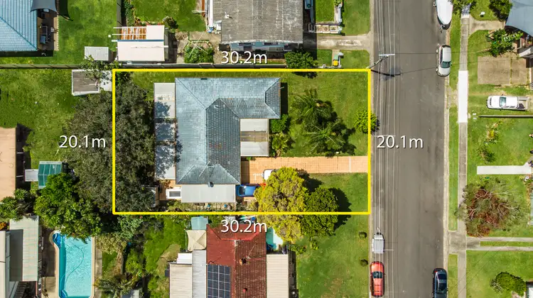 9 Woomera Crescent, Southport QLD 4215