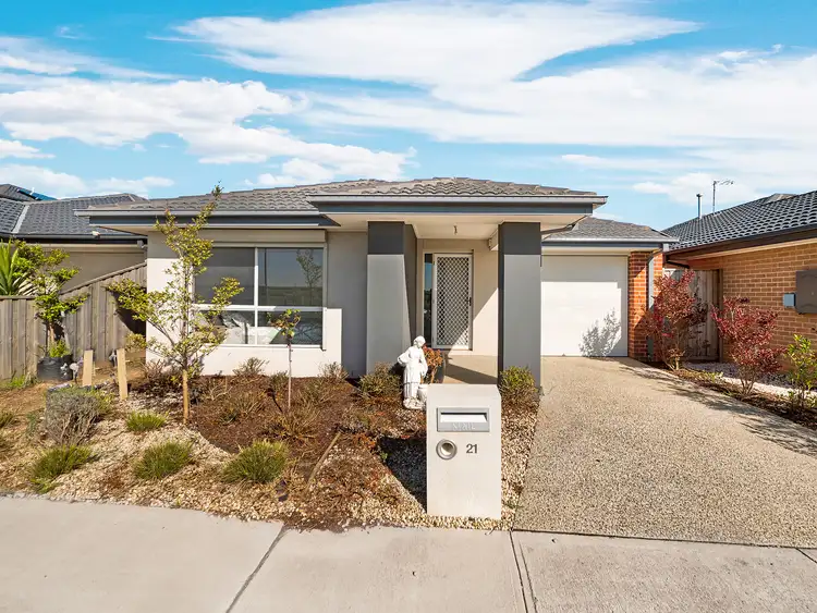 21 Moroak Crescent, Clyde North VIC 3978