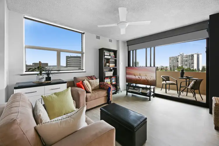 57/3049 Surfers Paradise Boulevard, "Paradise Towers", Surfers Paradise QLD 4217