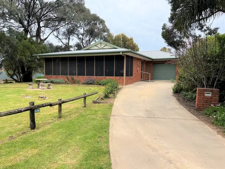 224 Harfleur Street, Deniliquin NSW 2710