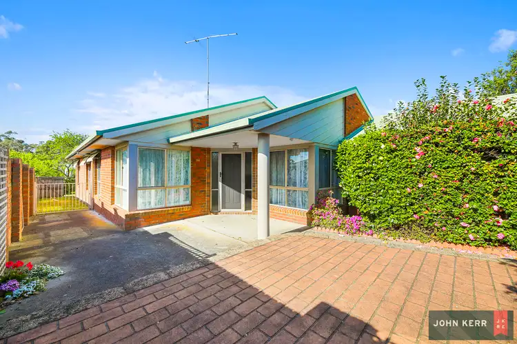 28 Jeeralang Avenue, Newborough VIC 3825