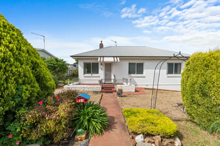 18 Hart Street, Junee NSW 2663