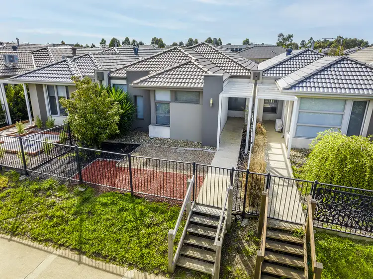 5 Comtois Lane, Clyde North VIC 3978
