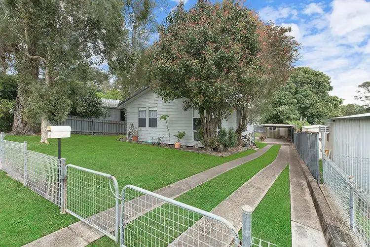 10 Ellesmere St, Booragul NSW 2284