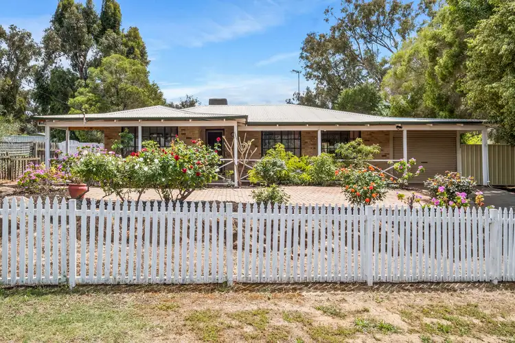 4 Wooloomooloo Road, Greenmount WA 6056