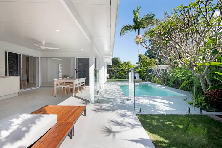 15 Southerly Street, Mermaid Waters QLD 4218