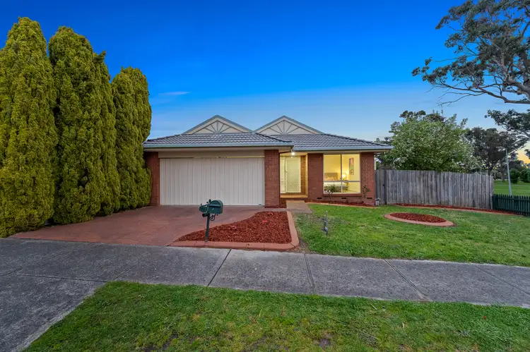 16 Elanora Way, Hampton Park VIC 3976