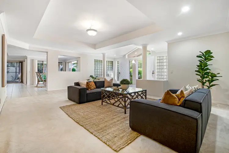 25 Karabella Court, Mermaid Waters QLD 4218