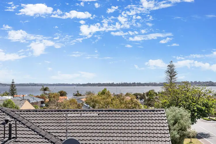 3/2 Robert Street, Como WA 6152
