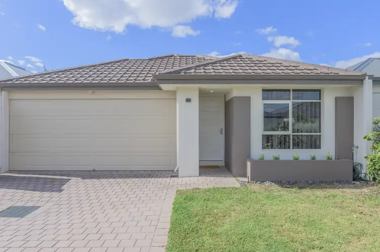 8 Macadamia Loop, Piara Waters WA 6112