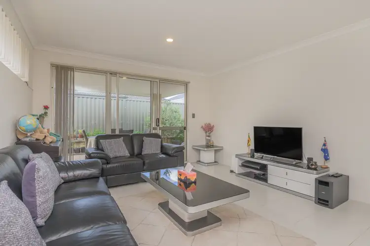Sixth view of Homely house listing, 8 Macadamia Loop, Piara Waters WA 6112