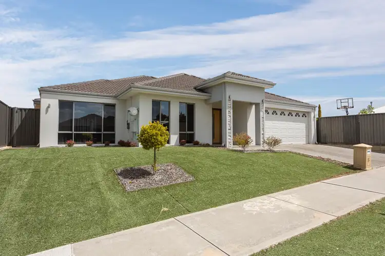 8 Thomby Avenue, Aveley WA 6069