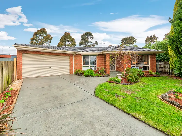 15 Oates Court, Cranbourne North VIC 3977