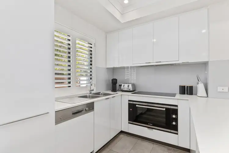 Seventh view of Homely house listing, 2/31 Almondbury Road, Ardross WA 6153