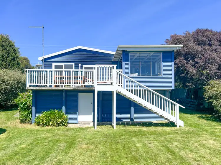 25 Beach Crescent