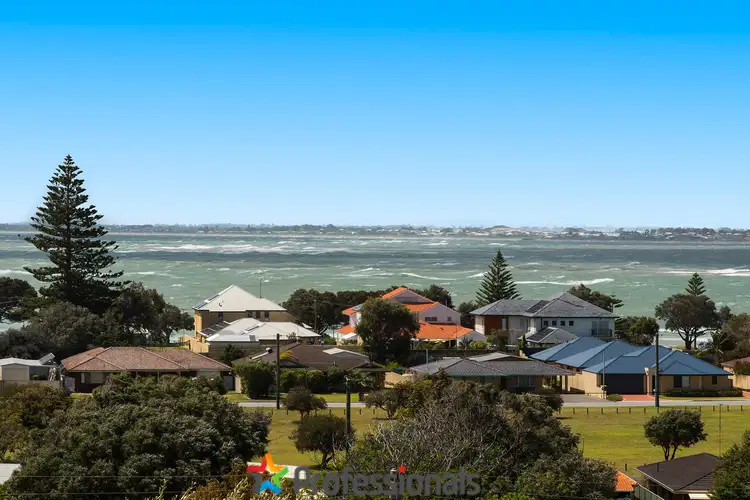 9/6A Valley, Halls Head WA 6210