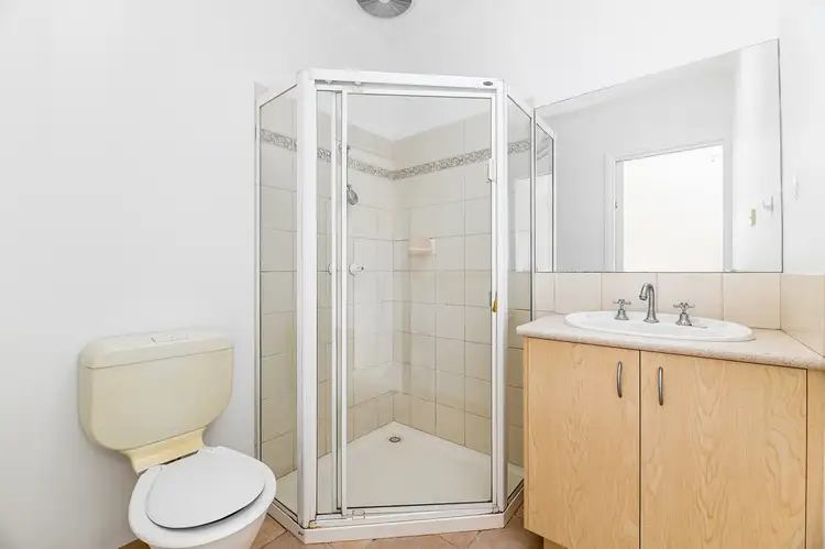 Sixth view of Homely house listing, 2 Margie Square, Narre Warren South VIC 3805