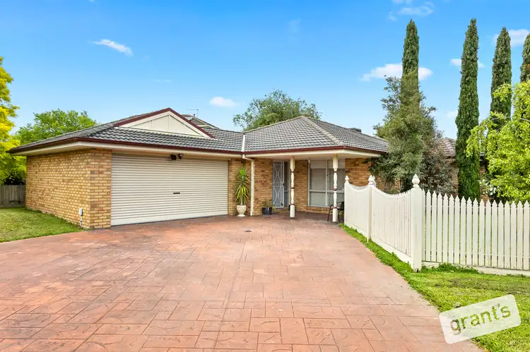 2 Floral Gardens, Narre Warren South VIC 3805