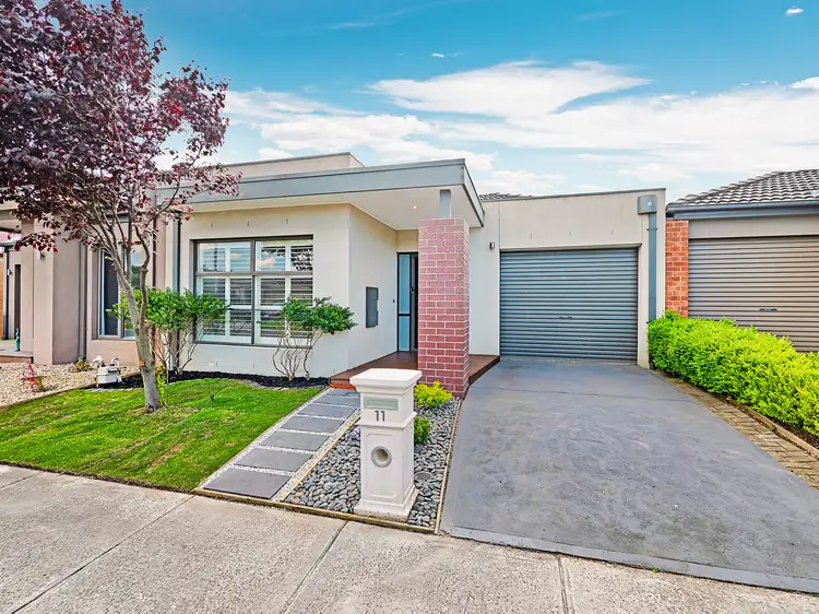 11 Dellinea Street, Cranbourne North VIC 3977