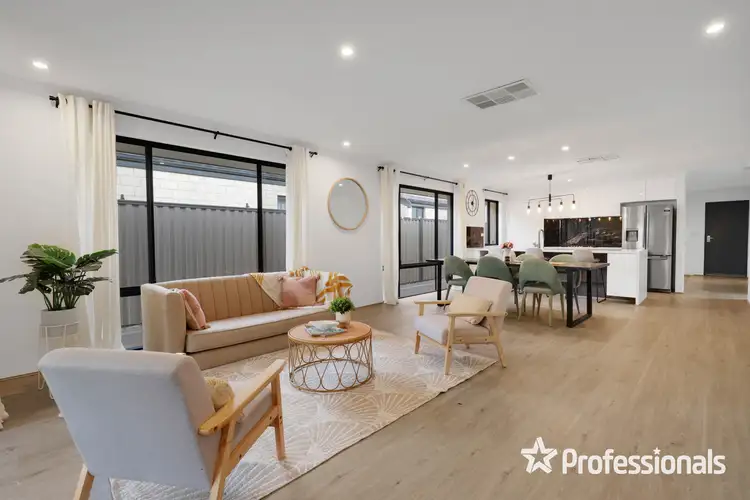 4 Montpellier Way, Piara Waters WA 6112