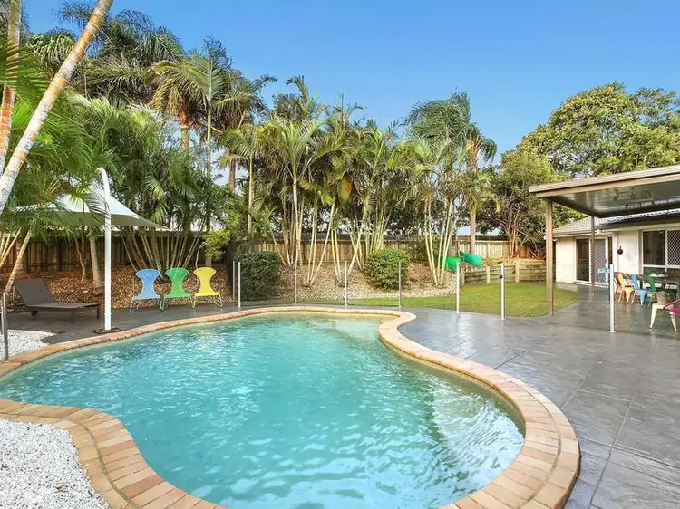 15 Bon Aire Court, Clear Island Waters QLD 4226