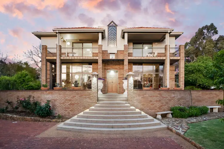 246 Grove Rd, Lesmurdie WA 6076