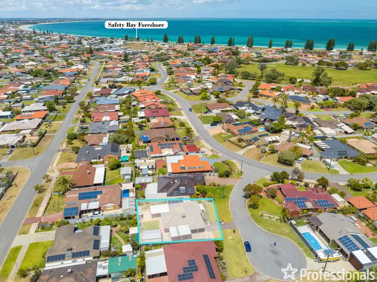 Second view of Homely house listing, 4 Ross Court, Safety Bay WA 6169