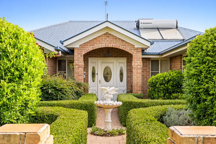 6 Parsley Drive, Middle Ridge QLD 4350