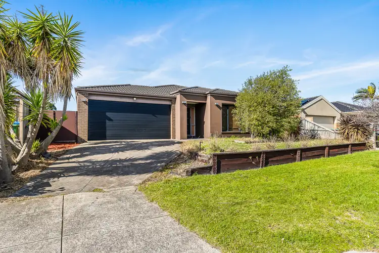 6 Derby Ct, Cranbourne North VIC 3977