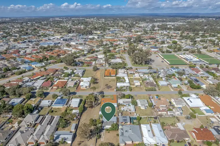 24 Loxton Street, Dudley Park WA 6210