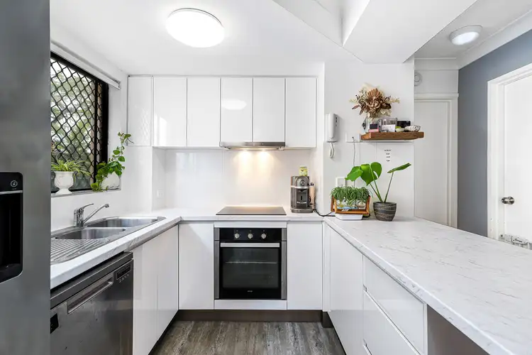 Fourth view of Homely apartment listing, 2/35 Britannia Avenue, Broadbeach QLD 4218