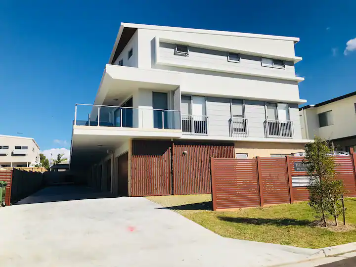 4/126 Eugaree Street, Southport QLD 4215