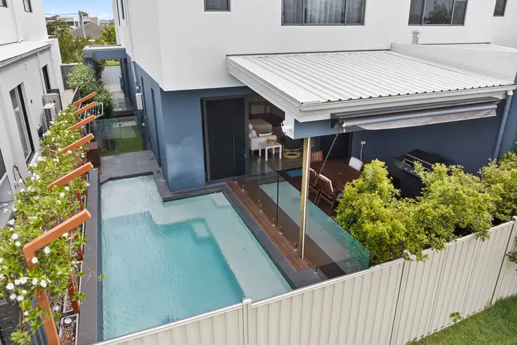 17A Drake Avenue, Paradise Point QLD 4216