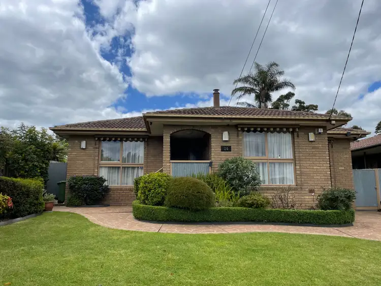 24 Meadow Wood Walk, Narre Warren VIC 3805