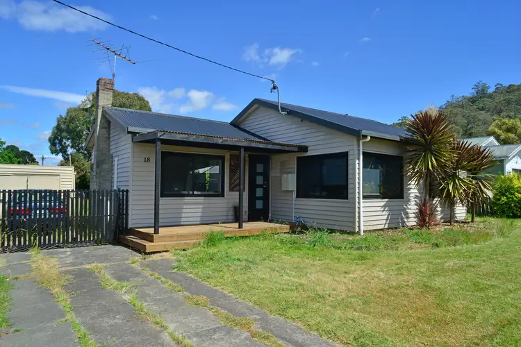 18 Sixth Avenue, New Norfolk TAS 7140