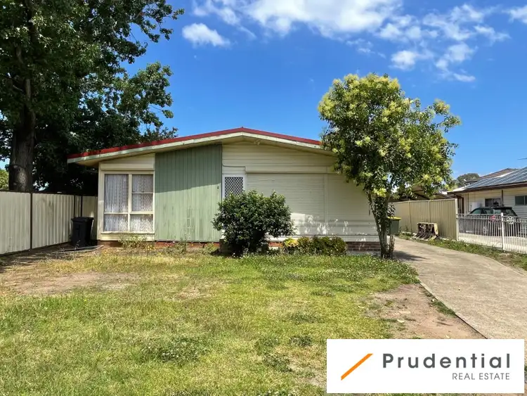 9 Fields Road, Macquarie Fields NSW 2564